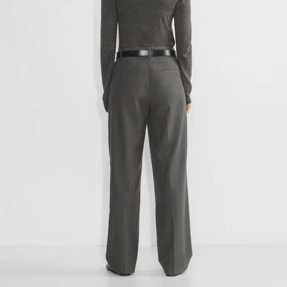 Aritzia - The Effortless Pant™ - Day Twill - Coal Grey - Size 4 - Picture 2 of 13
